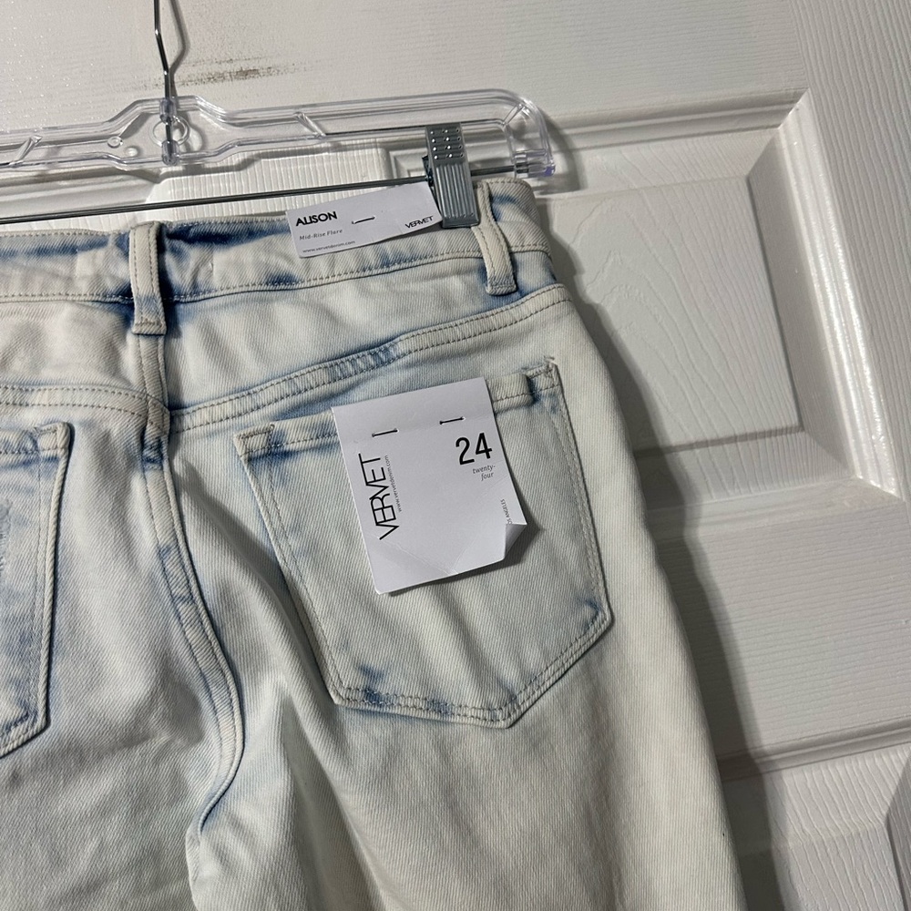 NWT Women's Vervet Alison Flared White Wash Jeans - Picture 11 of 14